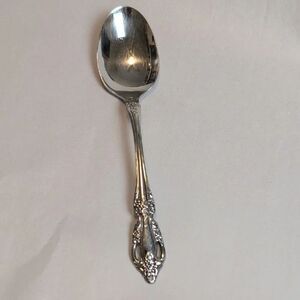Classic Oneida Distinctions Deluxe Stainless Oval Soup Spoon